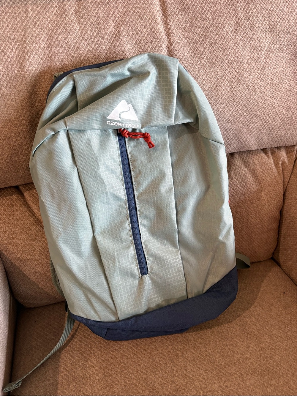 Ozark Trail Light Green and Navy Zippered Everyday Backpack